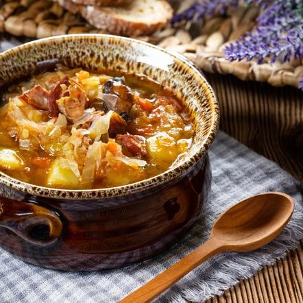 Przegląd lokalnych przysmaków i restauracji w Karpaczu